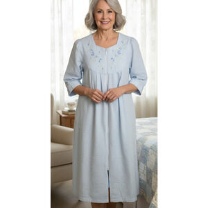 Miss Elaine Seersucker Robe Nightgown Women's Small Blue Striped Zip Front Sleep